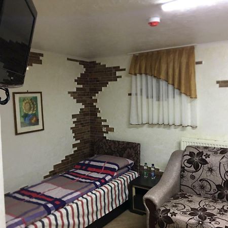 Hotel Rafinad Lviv Kültér fotó